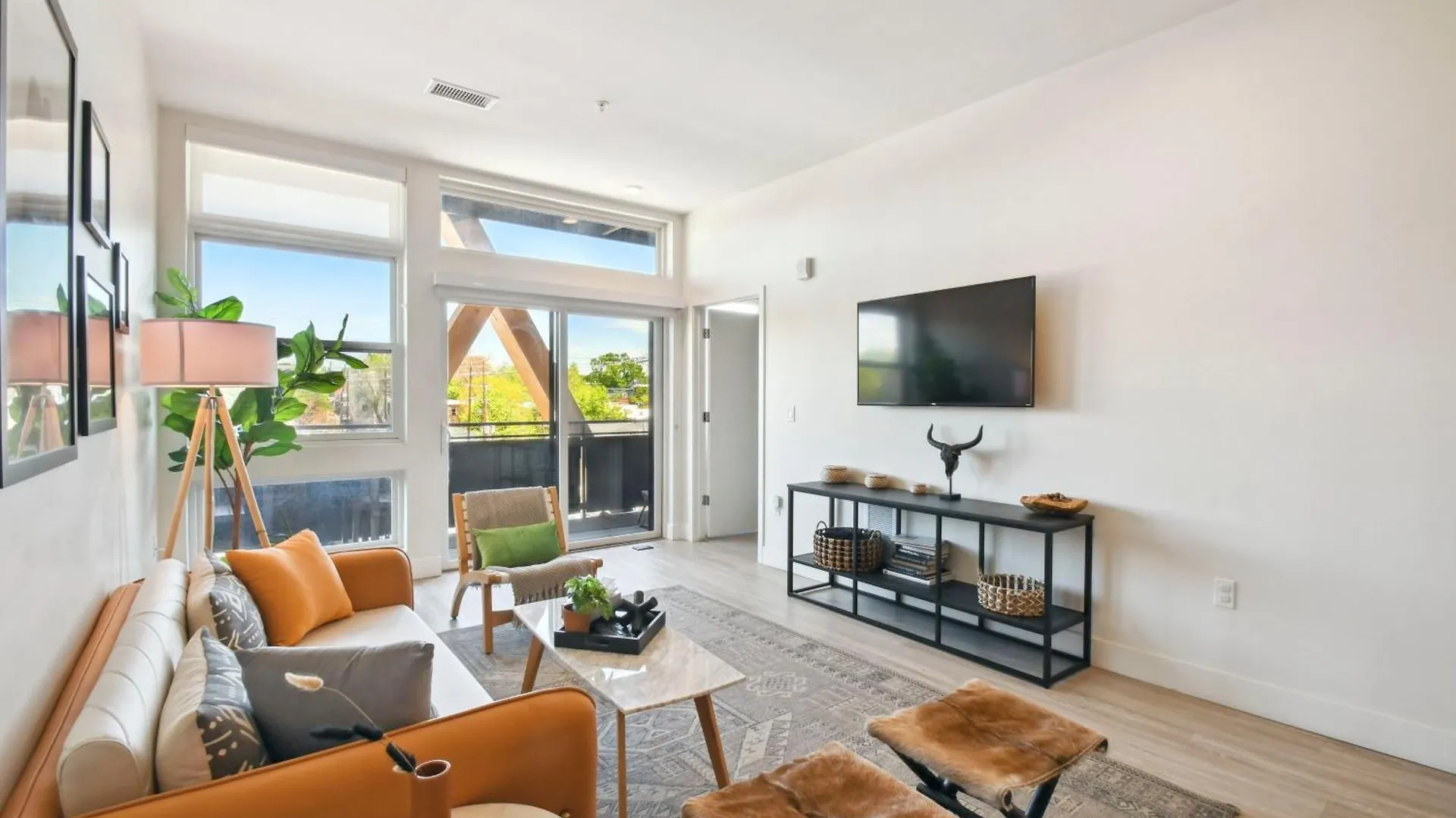2880: Sunlit Escape Villa Denver